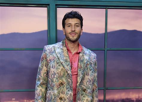 sebastian yatra naked|Sebastián Yatra se desnudó por completo y se cubrió solo